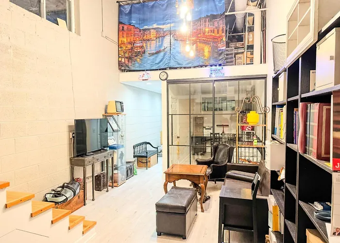 Comfort West Urban Loft House